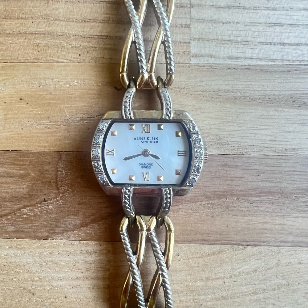 Anne Klein New York ladies diamond Swiss dress watch NEW BATTERY